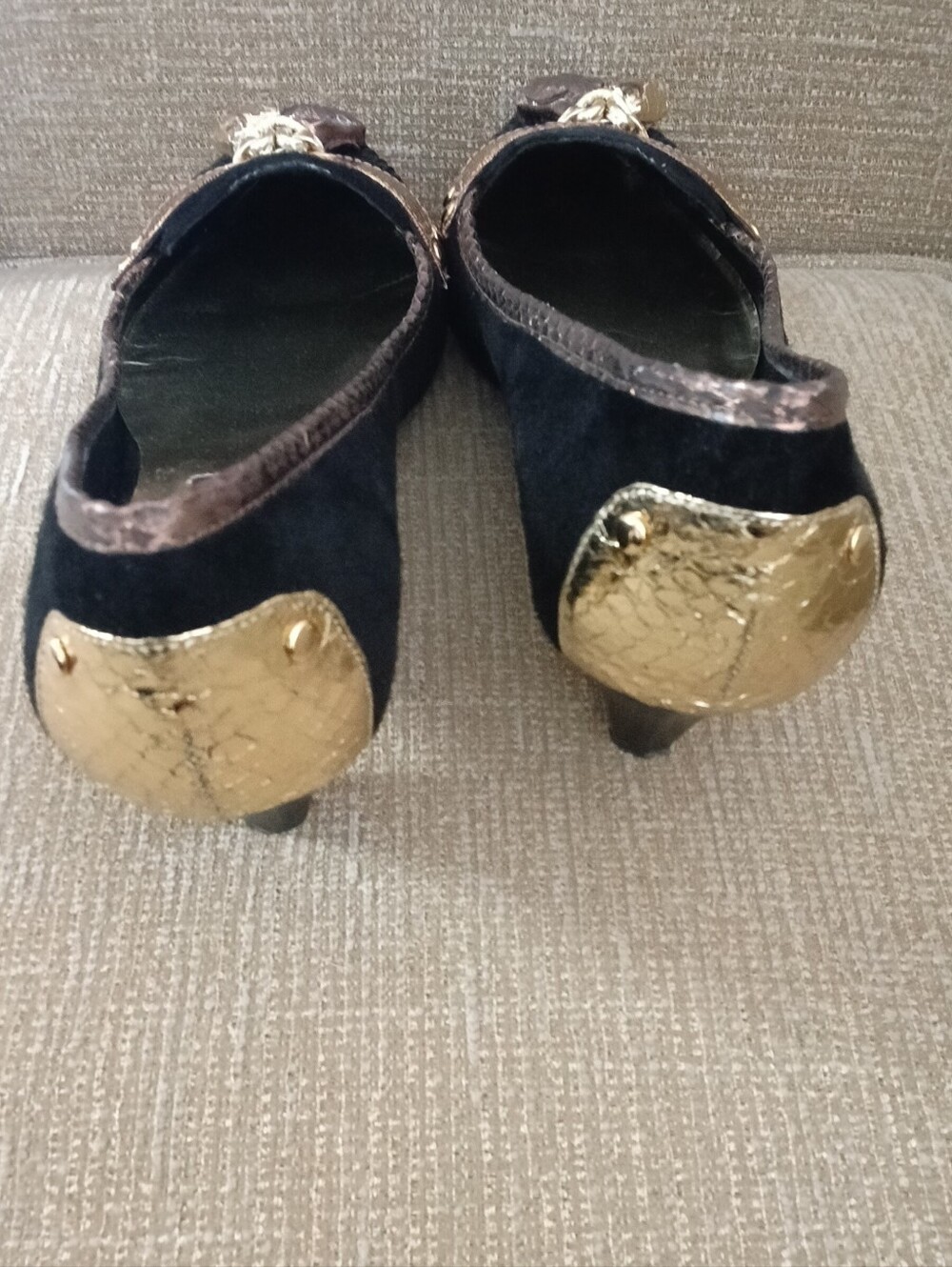 Beverly Feldman Black & Brown Pointed Toe Flats - Picture 6 of 9